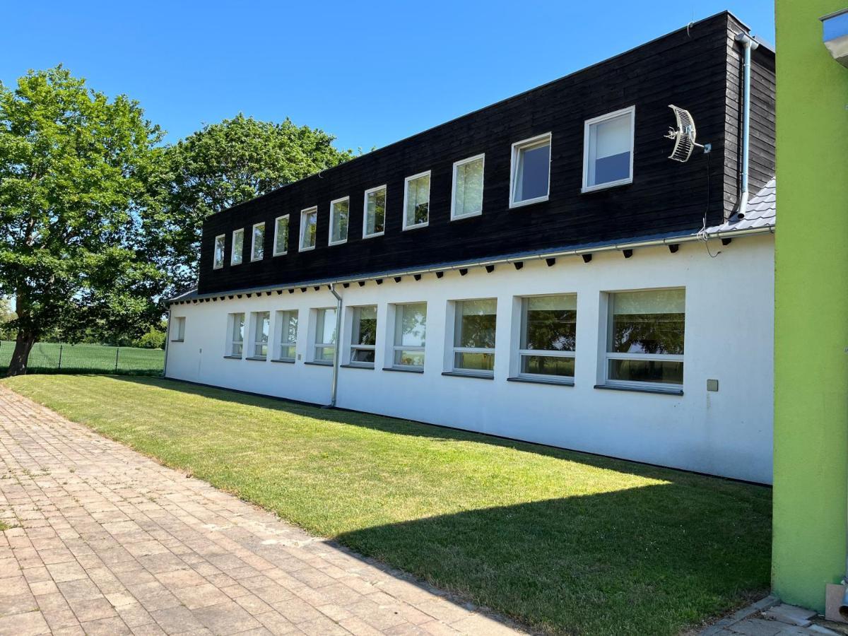 Osrodek Konferencyjno-Wypoczynkowy Hostel Chojna Bagian luar foto