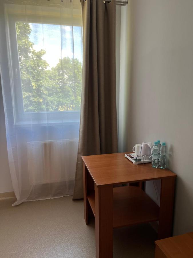 Osrodek Konferencyjno-Wypoczynkowy Hostel Chojna Bagian luar foto