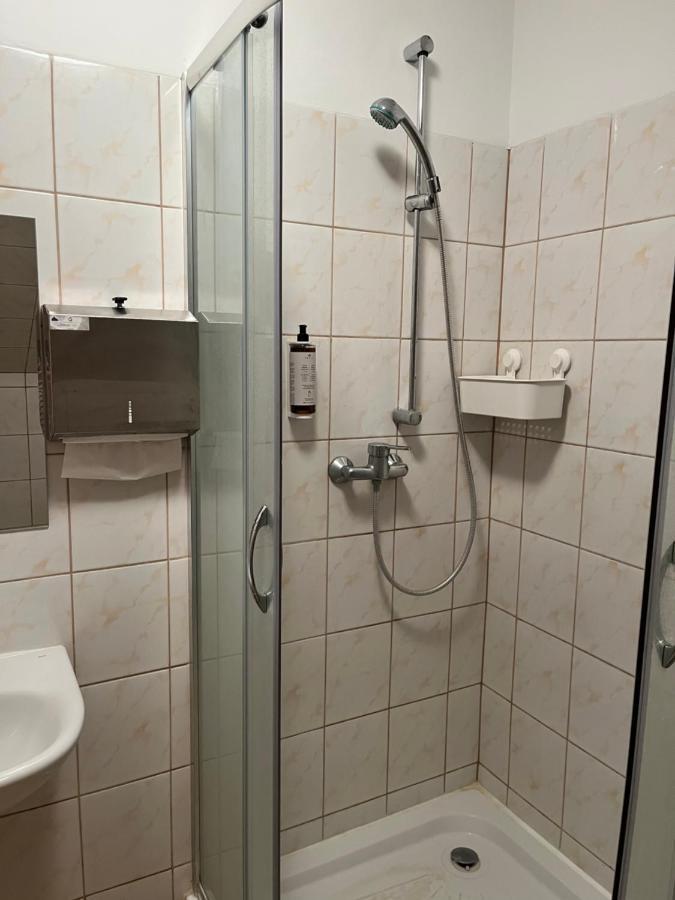 Osrodek Konferencyjno-Wypoczynkowy Hostel Chojna Bagian luar foto