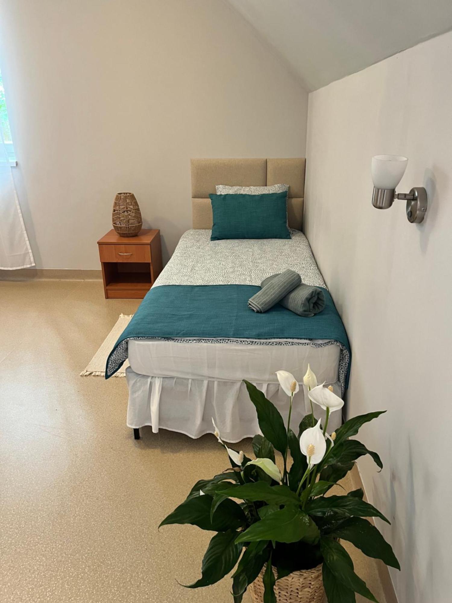 Osrodek Konferencyjno-Wypoczynkowy Hostel Chojna Bagian luar foto